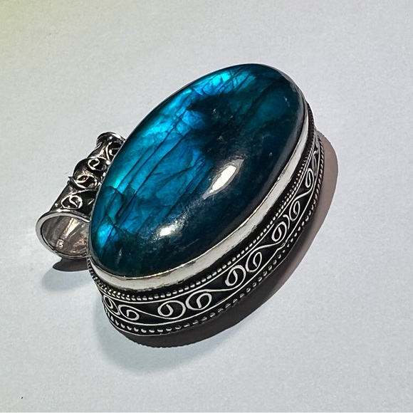 Labradorite Pendant. - Picture 4 of 12